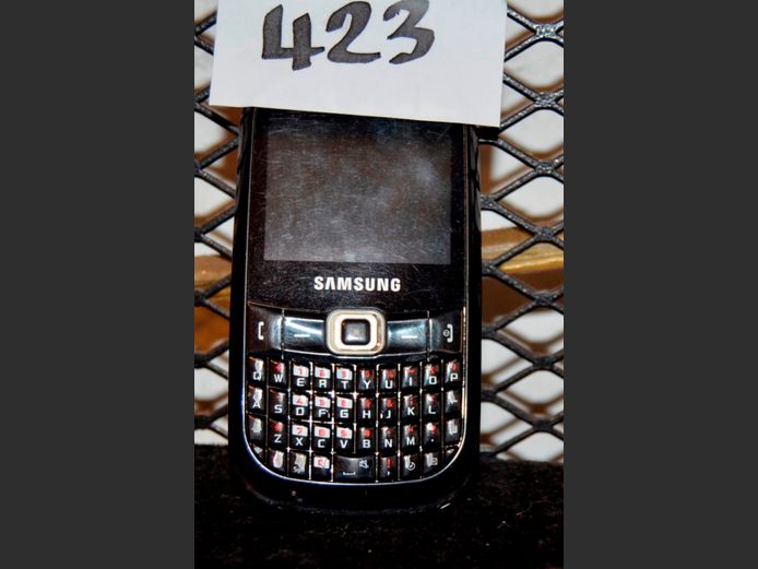 SAMSUNG GT-B3210 CELLPHONE WITH CHARGER [Untested]