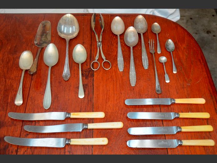 SILVER PLATE: CAKE LIFT, KNIVES, SPOONS, etc