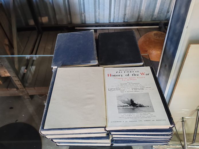 Collection Books: Hutchinson’s Pictorial History of the War (STC)