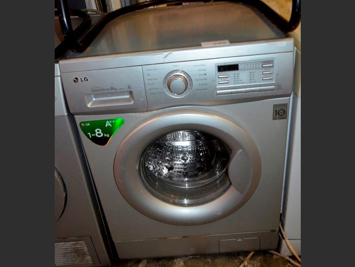 LG DIRECT DRIVE SILVER 8kg FRONT LOADING WASHING MACHINE [Switches on, untested further]