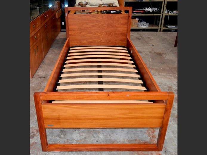WEYLANDTS KIAAT SINGLE BED [No mattress]