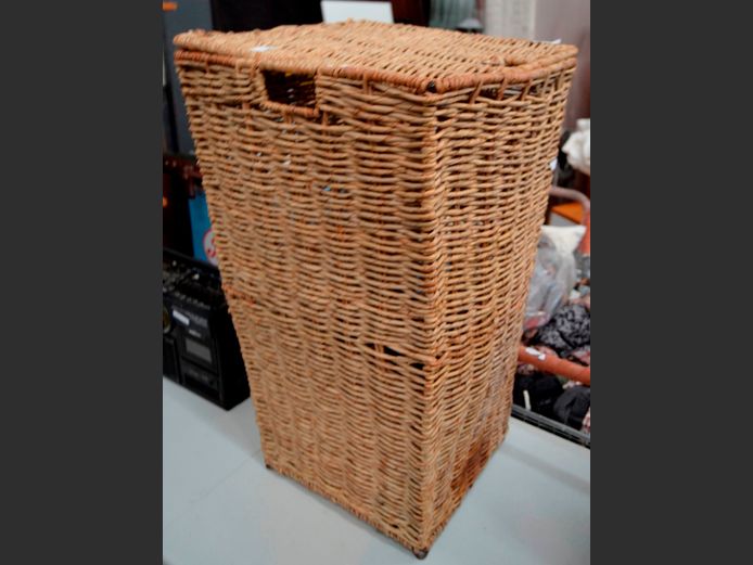WICKER LAUNDRY BASKET, 41 x 41 x 72cm