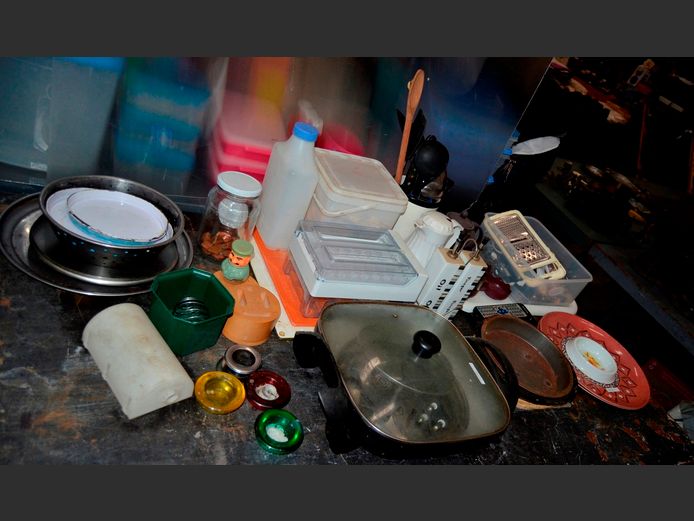 ELECTRIC FRYING PAN [Faulty], SNACK PLATES, KITCHEN UTENSILS, CUTLERY, etc
