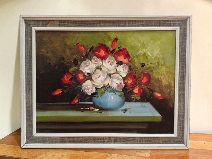 Vintage Mid-Century Floral Still Life Oil Painting (Indistinctly Signed)