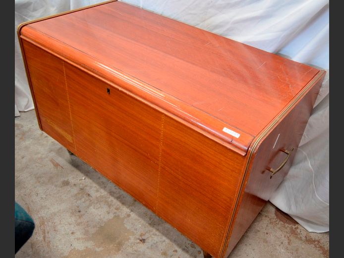 MID-CENTURY SAPELE MAHOGANY RETRO KIST, 107 x 55 x 66cm [Scratched]