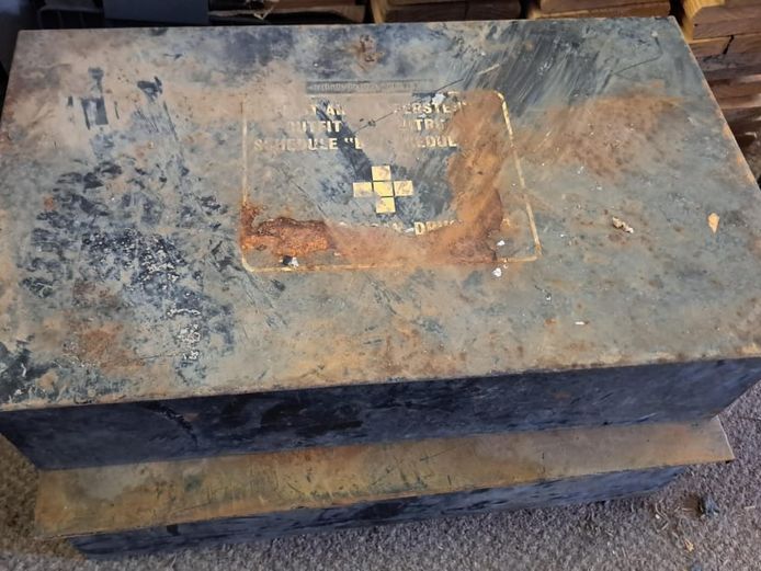 Steel trunks scrap