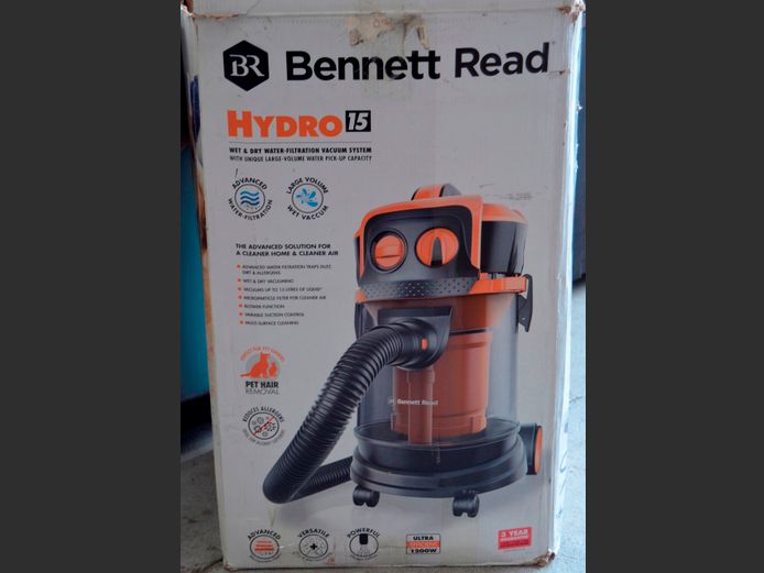 BENNETT READ HYDRO 15 VACUUM CLEANER [Switches on]