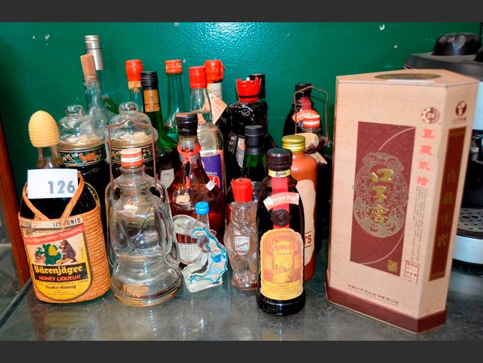 COLLECTION DISPLAY WINES & SPIRITS [Condition of contents unknown]