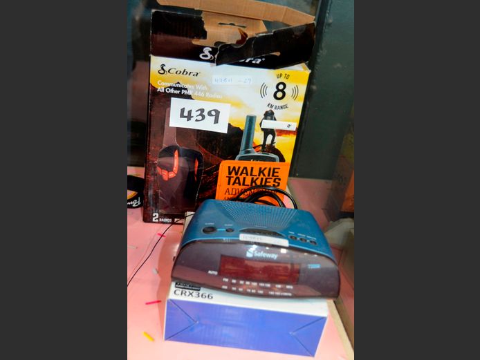 SET COBRA 2-WAY RADIOS & 2 x CLOCK RADIOS [Untested] [26,29]