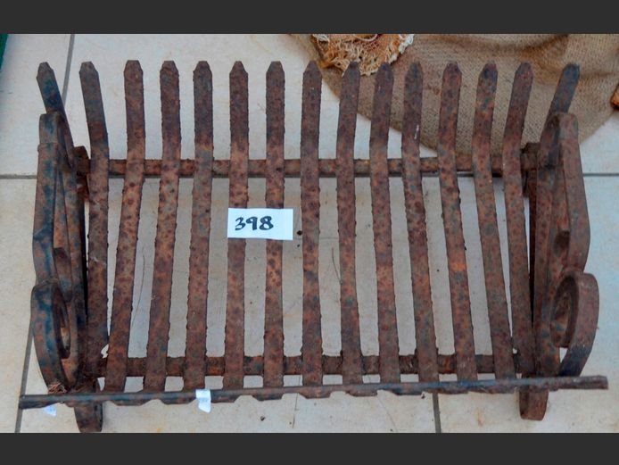 METAL FIRE GRATE, 59 x 42 x 24cm [Rusty]