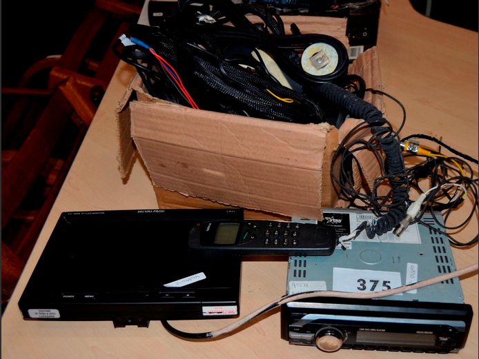 CAR RADIO/CD PLAYER, NOKIA CAR PHONE KIT, etc [Untested]