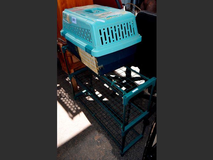 PLASTIC PET CARRIER, 60 x 40 x 35cm, & PLASTIC PLANT STAND, 91 x 28 x 74cm
