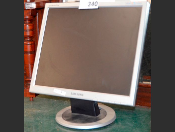 SAMSUNG COMPUTER MONITOR [Switches on, untested further]