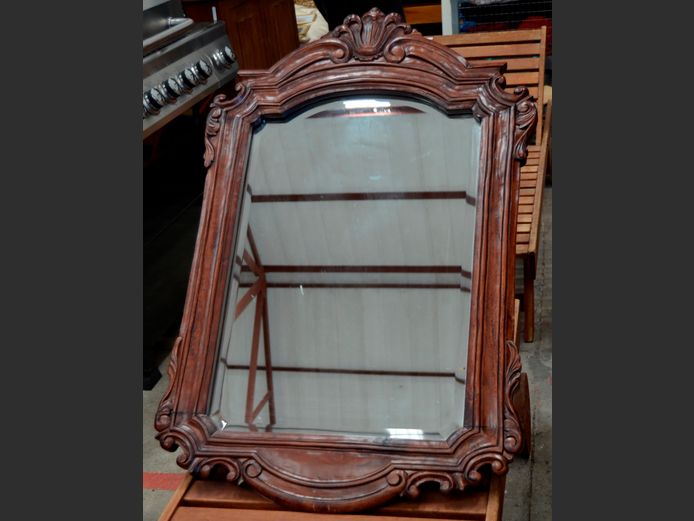 CARVED MAHOGANY FRAMED & BEVELLED MIRROR, 109 x 71cm