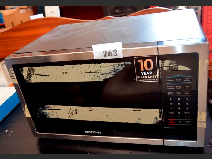 SAMSUNG BLACK ELECTRONIC MICROWAVE [Switches on]