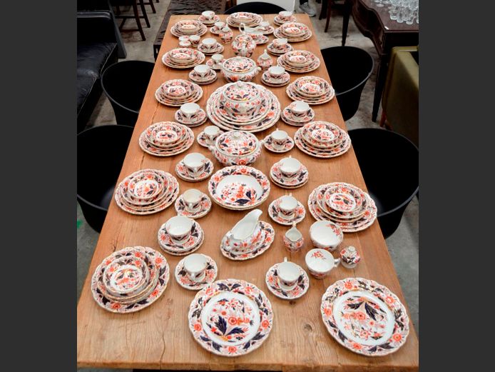 BOOTHS "DOVE DALE" 136-PIECE RUST & BLUE PART DINNER SERVICE, Circa 1910