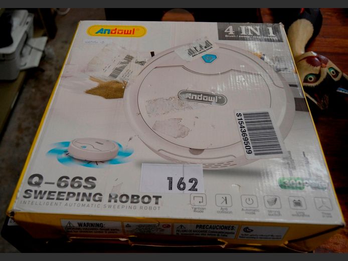 ANDOWL 4-IN-1 ROBOT VAC [Switches on]