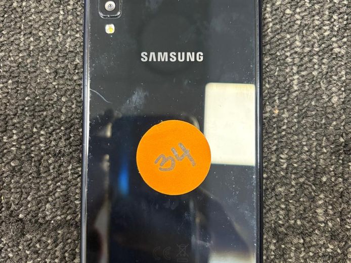 34 - Samsung Galaxy A7