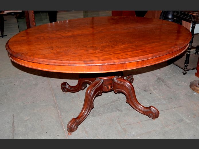 ANTIQUE MAHOGANY TILT TOP LOO TABLE, 147 x 103 x 72cm