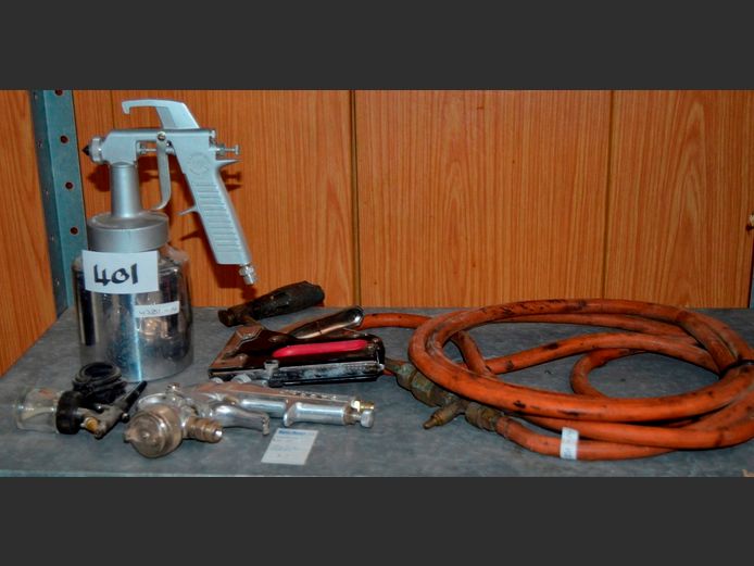 STAPLE GUN, 3 x SPRAY GUNS & A BLOWTORCH [Untested]