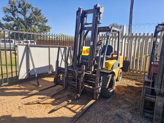 Nissan 30 Forklift (STC)