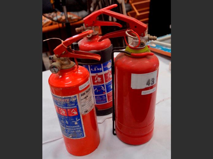 LOT: 3 x FIRE EXTINGUISHERS [Condition unknown]
