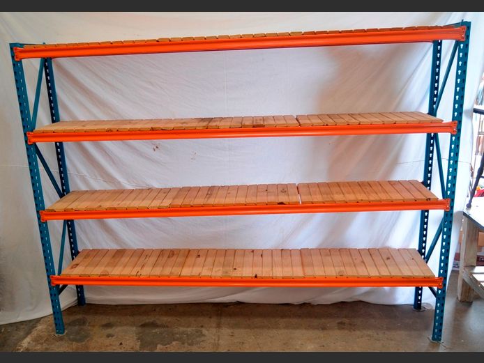 SINGLE BAY RACKING: 2 x UPRIGHTS, 8 x CROSS BEAMS & 12 DECKING PLANKS, 281 x 45 x 213cm