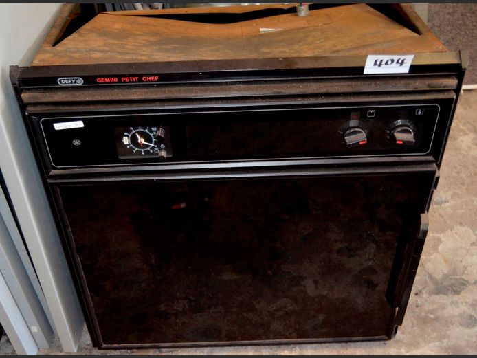 DEFY GEMINI PETIT CHEF EYE LEVEL OVEN [Untested, no cable]