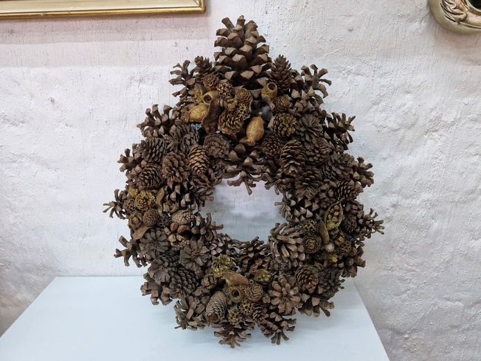 Large Natural Pinecone & Pod Decorative Wreath