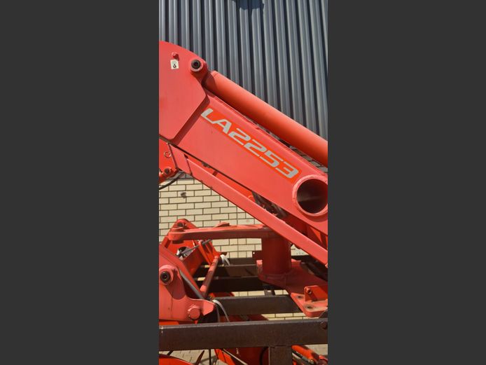 LA2253 Kubota front loader for 110-130hp tractor