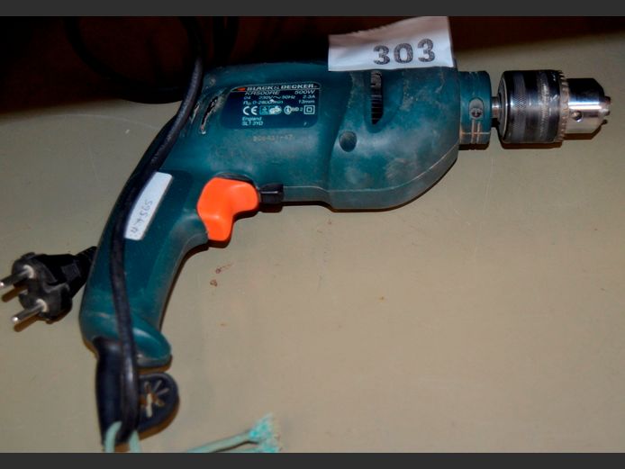 BLACK & DECKER 500W DRILL [Switches on]