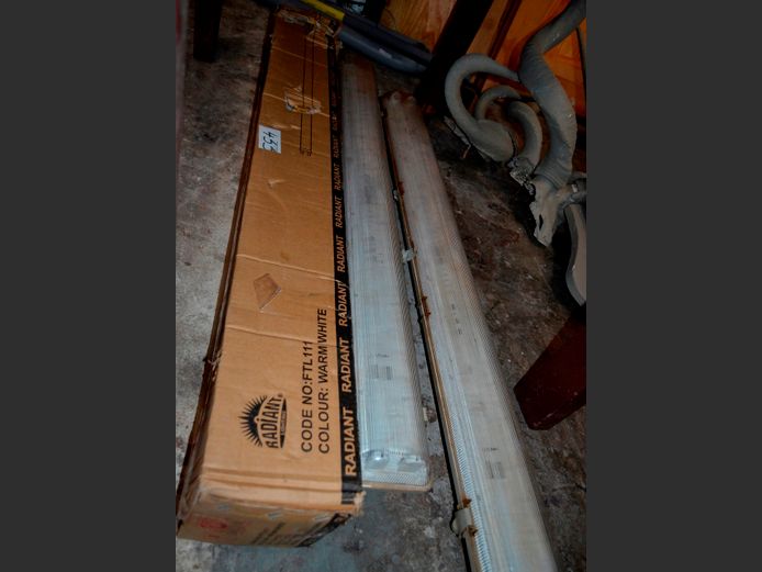 FLUORESCENT LIGHT FITTINGS & TUBES [Condition unknown]