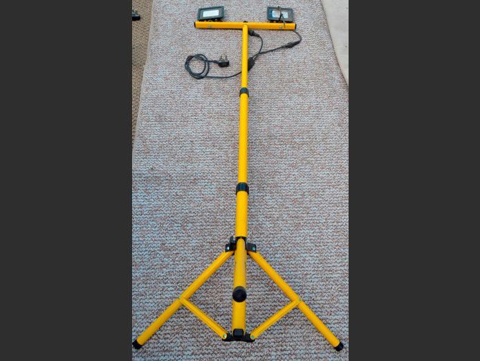 DOUBLE 20W L.E.D. WORK LIGHT [Switches on, untested further]