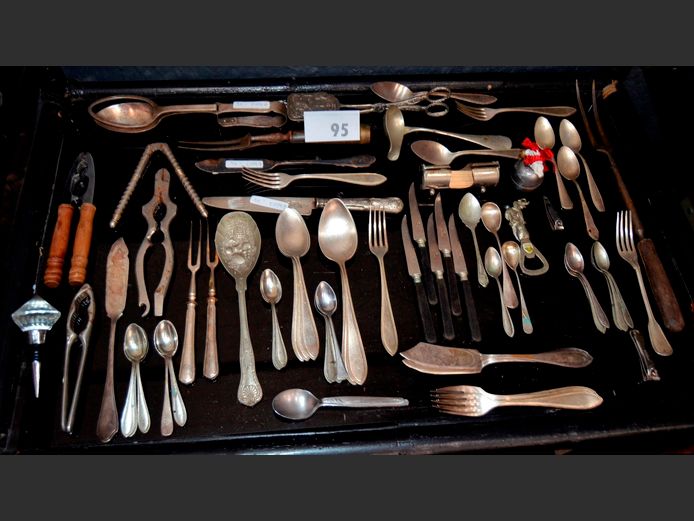 ASSORTED SILVER PLATE CUTLERY IN TRAY