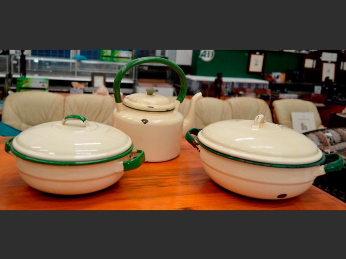 6-PIECE ENAMELWARE SET