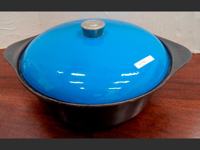 COOKWELL CAST IRON POT WITH LID, 32cm Diameter x 11cm High [#: 422545813]