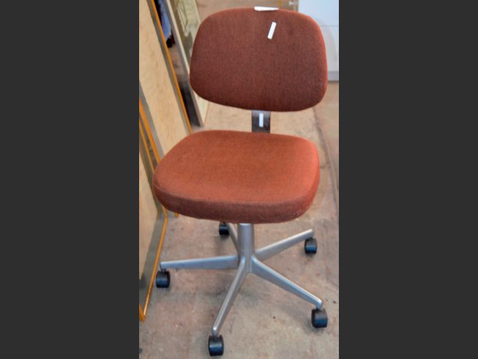 BROWN SWIVEL TYPIST'S CHAIR