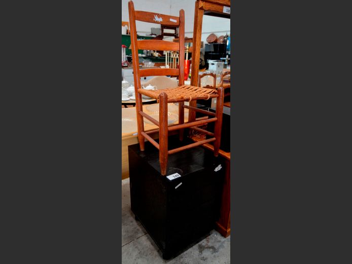 OAK CHAIR WITH ROPE SEAT & A BLACK 3-DRAWER PEDESTAL, 51 x 42 x 62cm
