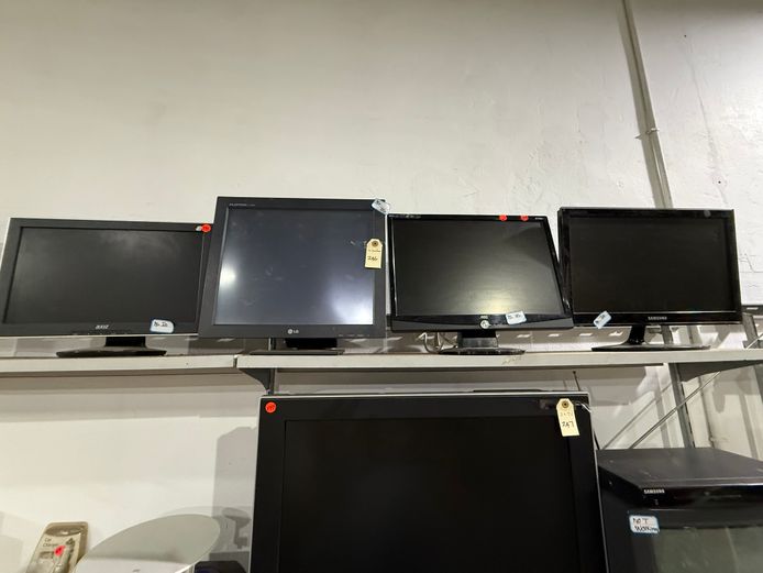Lot of 4 Monitors 