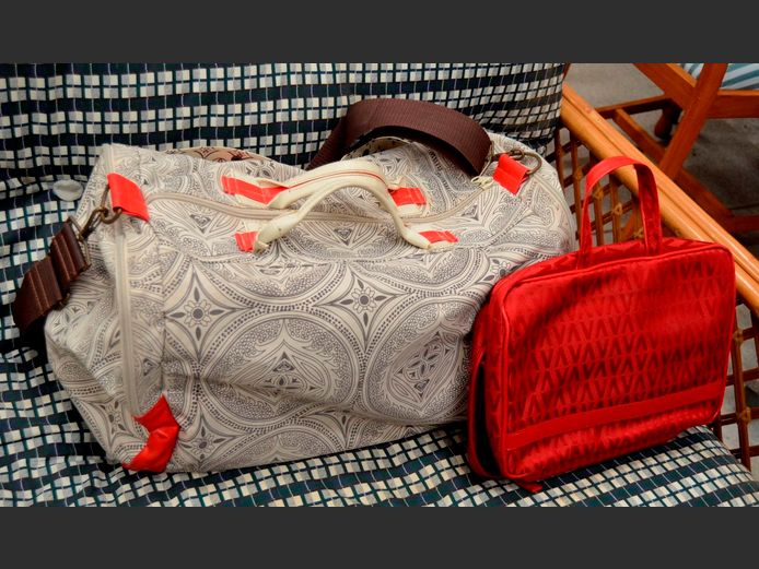 ROXY TOGBAG & A RED MAKE UP BAG