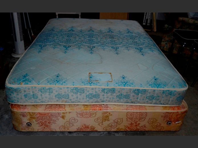 DOUBLE BED BASE & MATTRESS WITH WHITE PAINTED HEADBOARD [4,19] [Needs a clean]