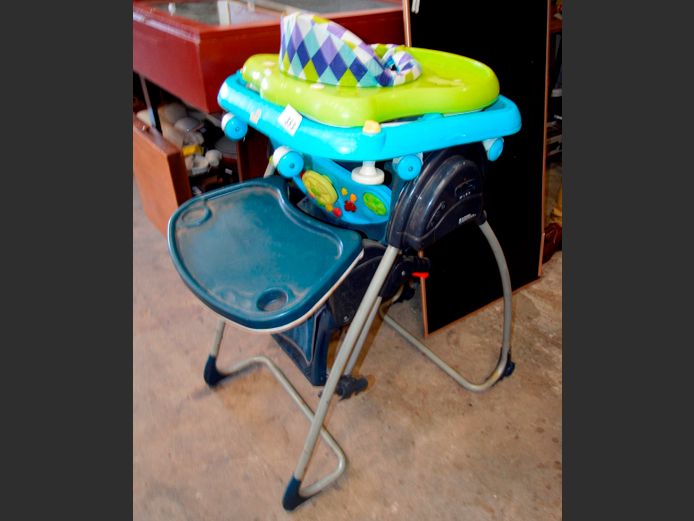 LOT: HIGH CHAIR & WALKING RING