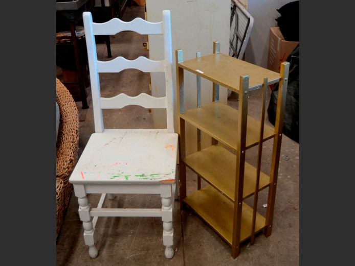 GOLD PAINTED 4-TIER SHELF, 43 x 24 x 89cm, & A WHITE PAINTED DINING CHAIR
