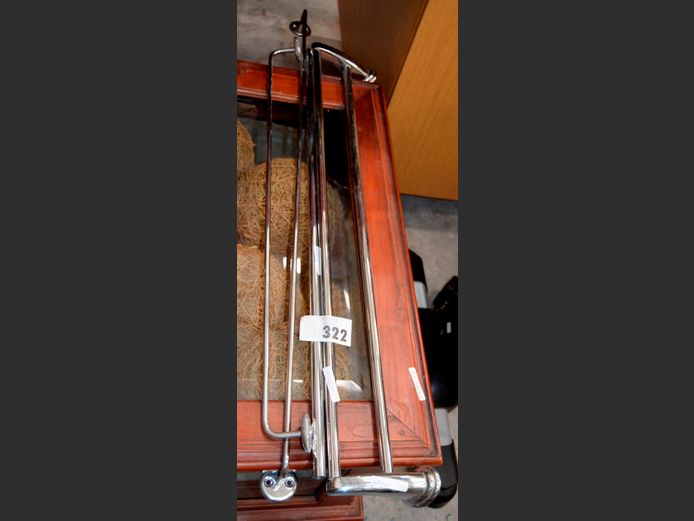 LOT: CHROME TOWEL RAILS