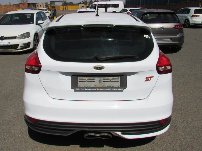 White FORD FOCUS ST - NO PLATE