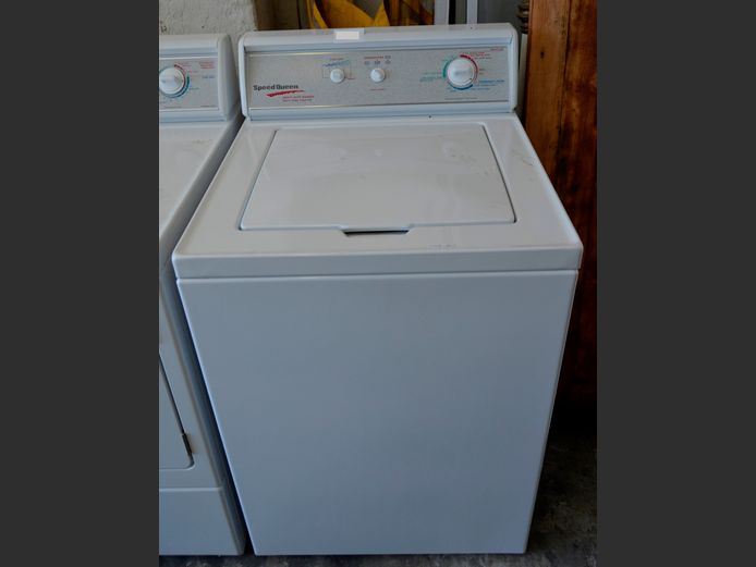 SPEED QUEEN HEAVY DUTY TOP LOADING WASHING MACHINE [Switches on, untested further]