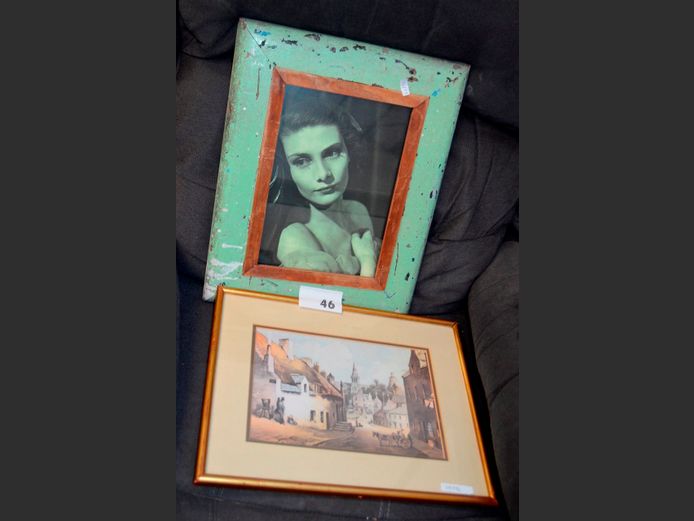 FRAMED CATHEDRAL PRINT, 27 x 17.5cm, & A FRAMED PRINT OF A LADY, 27 x 19cm