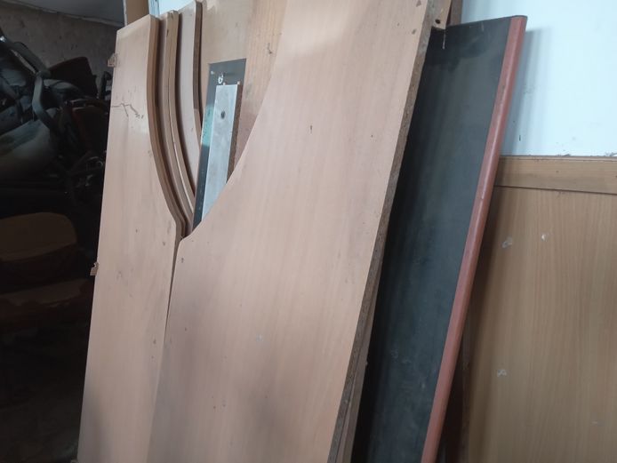 Assorted table-tops scrap