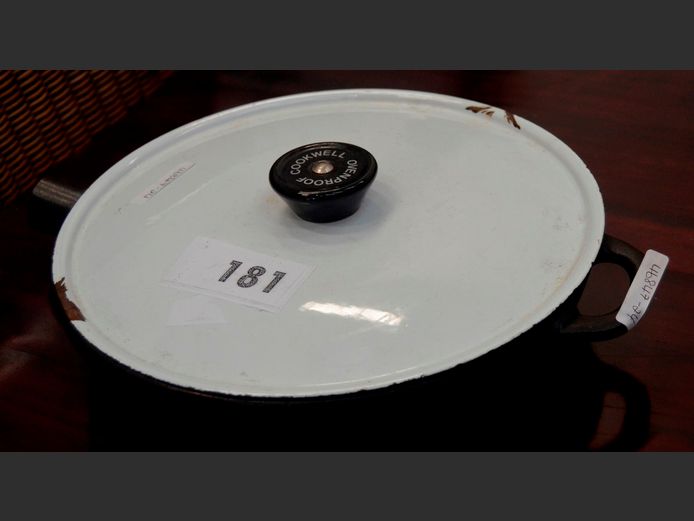 CAST IRON FRYING PAN WITH LID, 28cm Diameter [Handle needed]
