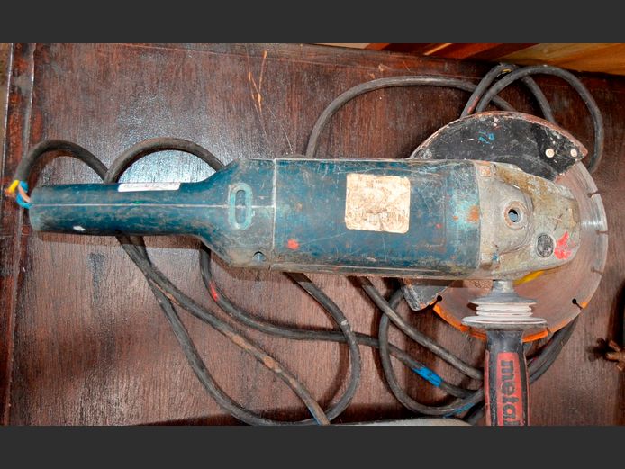 RYOBI ANGLE GRINDER [Switches on]